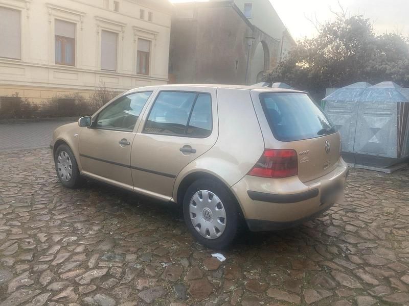 Gebraucht VW Golf IV Edition 105 PS (77 kW) 2001 Gold Limousine