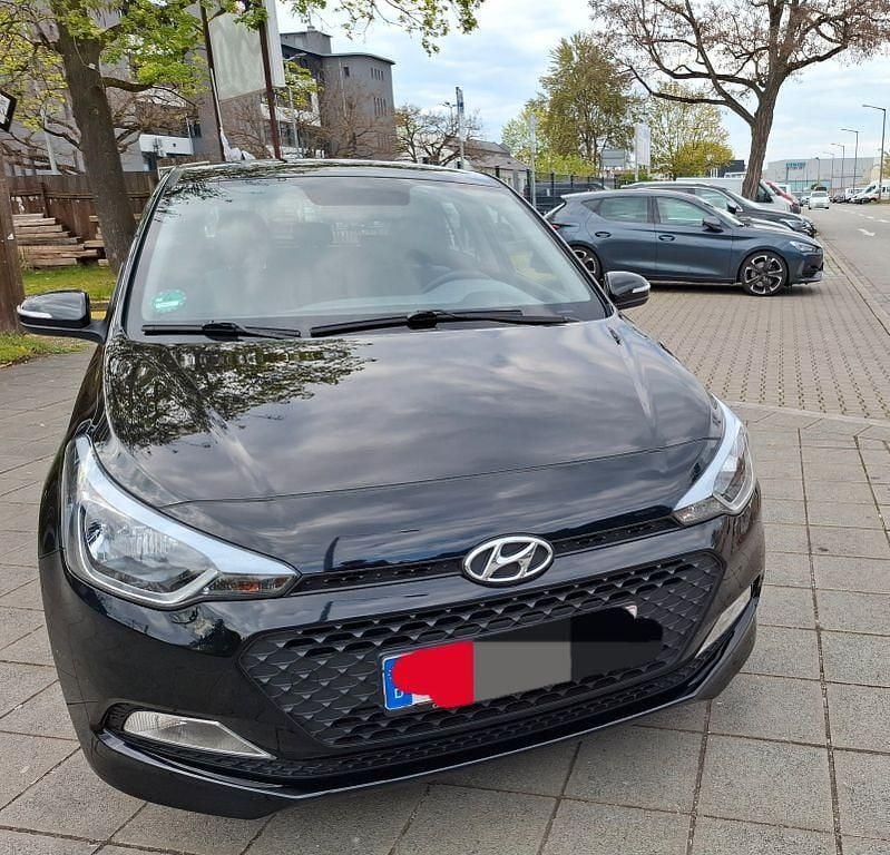 Usado Hyundai i20 Classic 84 HP (61 kW) 2018 Preto Citadino