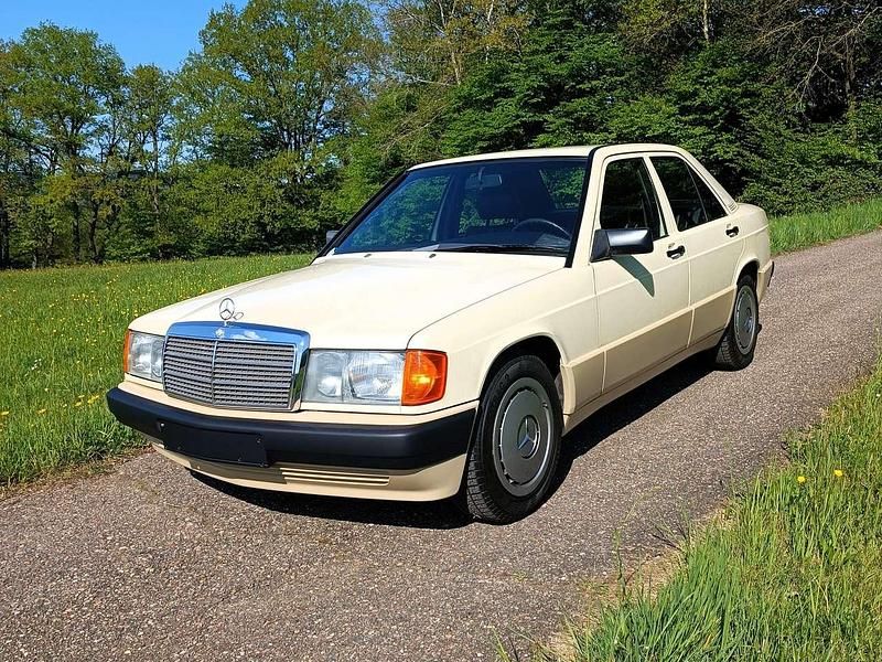 Gelb Gebraucht 1989 Mercedes 190 Limousine | 24.900 € - Bild 1/4