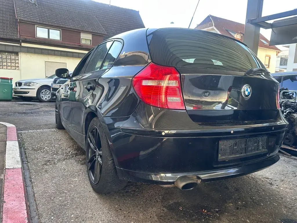 Gebraucht BMW 120 Sport Line 170 PS (125 kW) 2011 Schwarz Kleinwagen