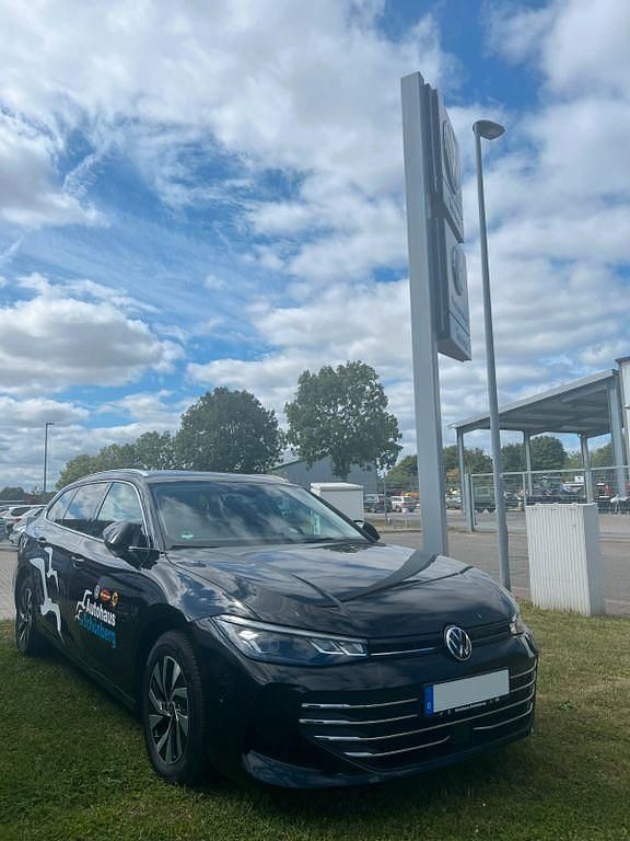 Gebraucht VW Passat Business 150 PS (110 kW) 2024 Schwarz Kombi