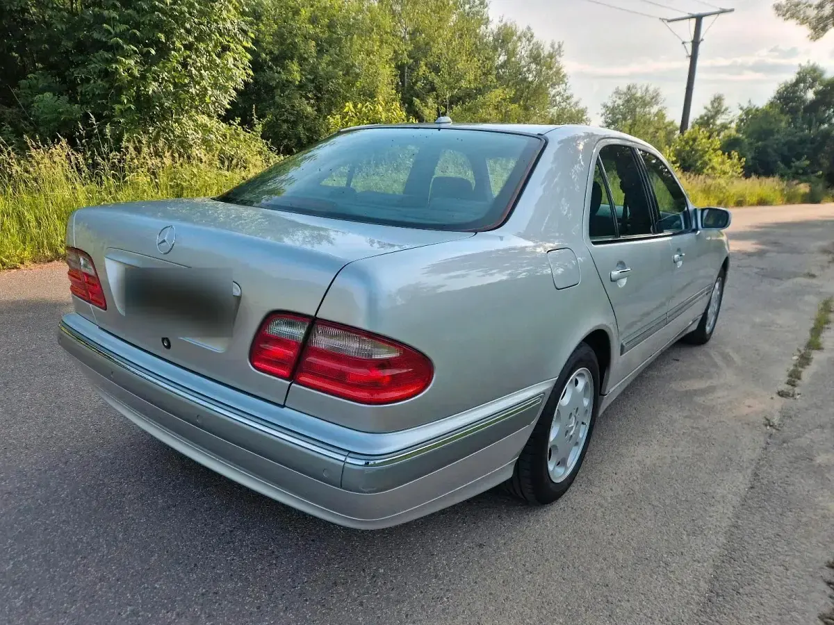 Gebraucht Mercedes E240 170 PS (125 kW) 2001 Silber Limousine