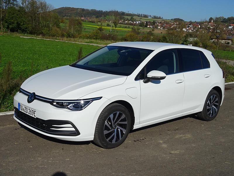 Gebraucht VW Golf VIII Style 204 PS (150 kW) 2022 Pure white Limousine