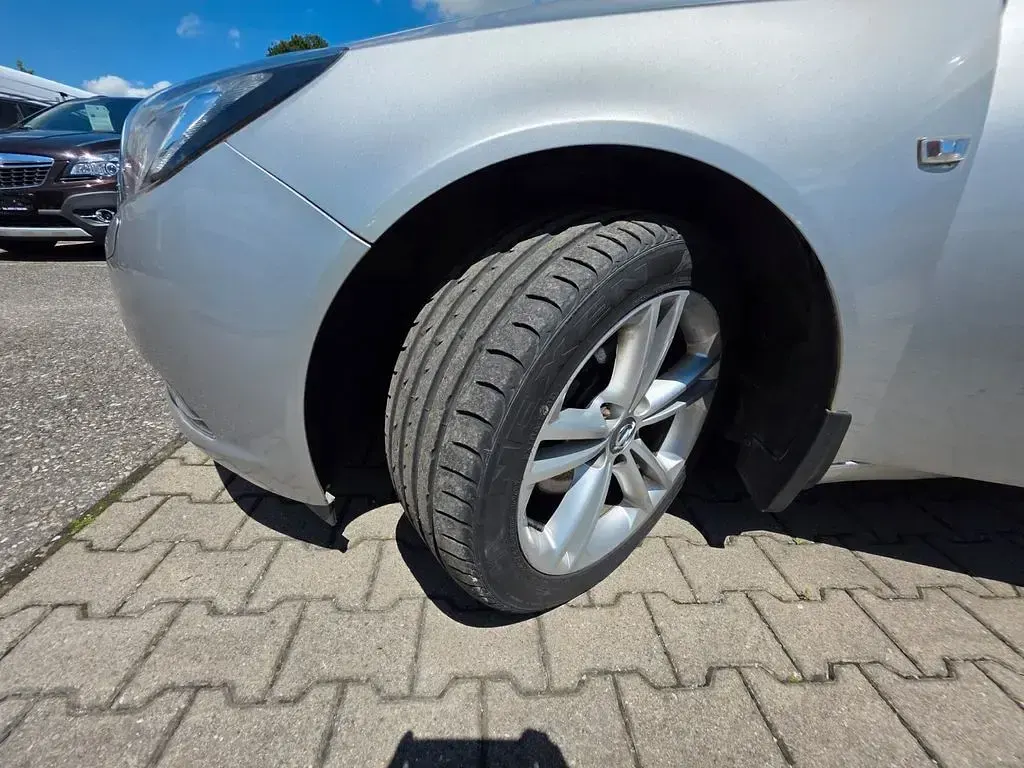 Gebraucht Opel Insignia Sport 194 PS (142 kW) 2013 Silber Kombi