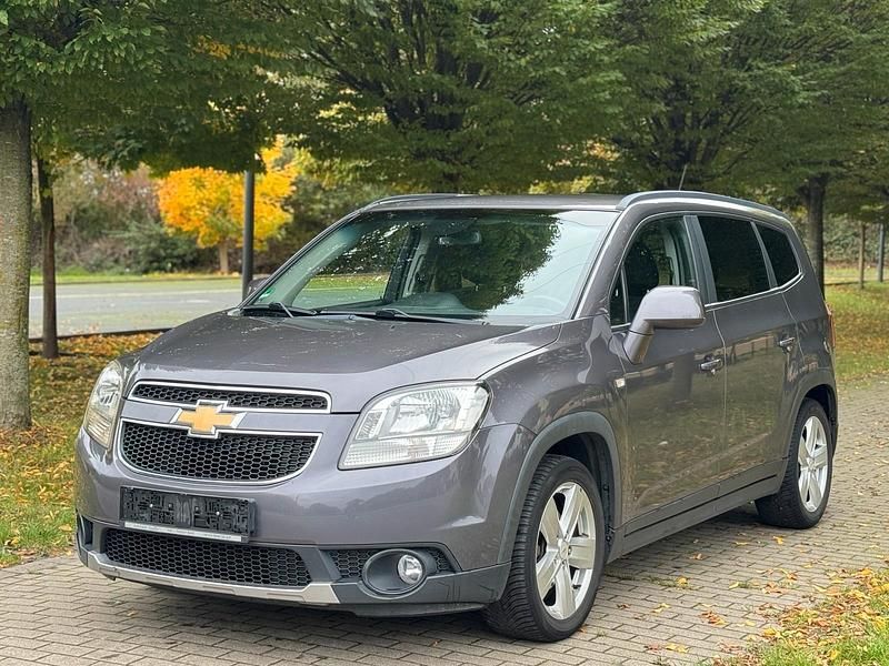 Grau Gebraucht 2012 Chevrolet Orlando Van / Kleinbus | 6.750 € (Fairer Preis) - Bild 1/4