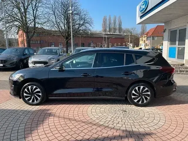 Gebraucht Ford Focus Titanium 125 PS (91 kW) 2024 Schwarz Kombi