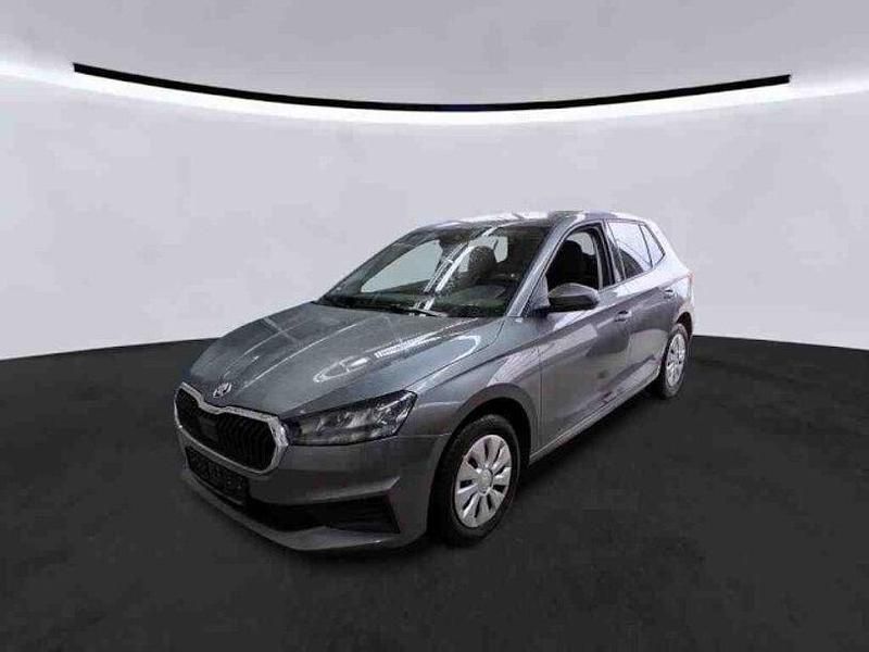 Grau (metallic) Gebraucht 2022 Skoda Fabia Ambition Kleinwagen | 12.850 € (Fairer Preis) - Bild 1/3