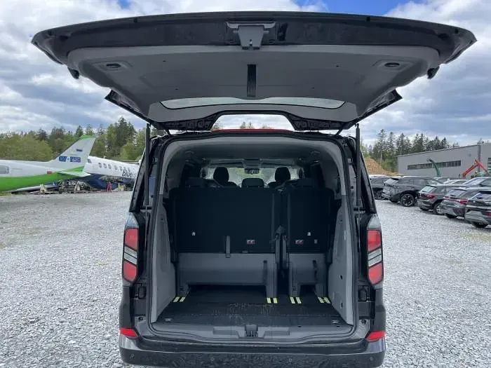 Neu Ford Tourneo Custom Titanium 170 PS (125 kW) 2026 Schwarz, agate black metallic Van
