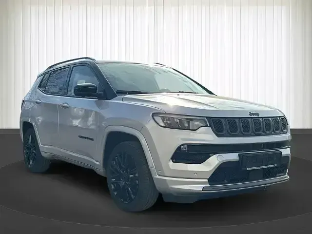 Käytetty Jeep Compass 239 HP (175 kW) 2022 Hopea Katumaasturi