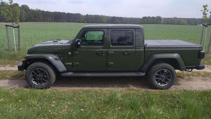 Sarge green clear coat Gebraucht 2021 Jeep Gladiator Overland SUV | 38.990 € (Fairer Preis) - Bild 1/2
