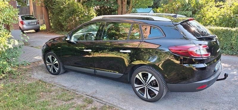 Schwarz Gebraucht 2011 Renault Mégane III Bose Edition Limousine | 3.600 € (Guter Preis) - Bild 1/2