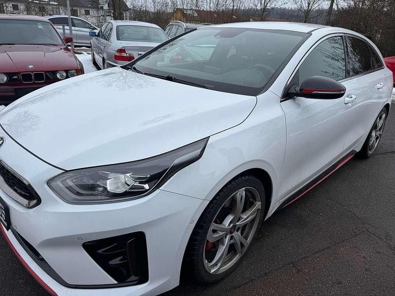 Gebraucht Kia ProCeed GT 204 PS (150 kW) 2019 (hw2) deluxeweiss met. Kombi