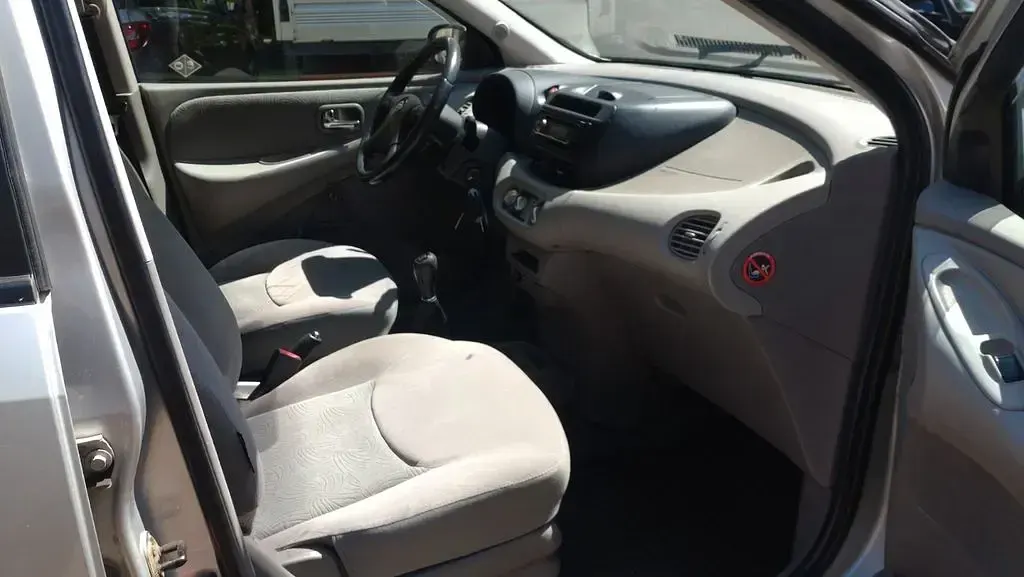 Gebraucht Nissan Almera Tino Acenta 116 PS (85 kW) 2002 Grau Van / Kleinbus