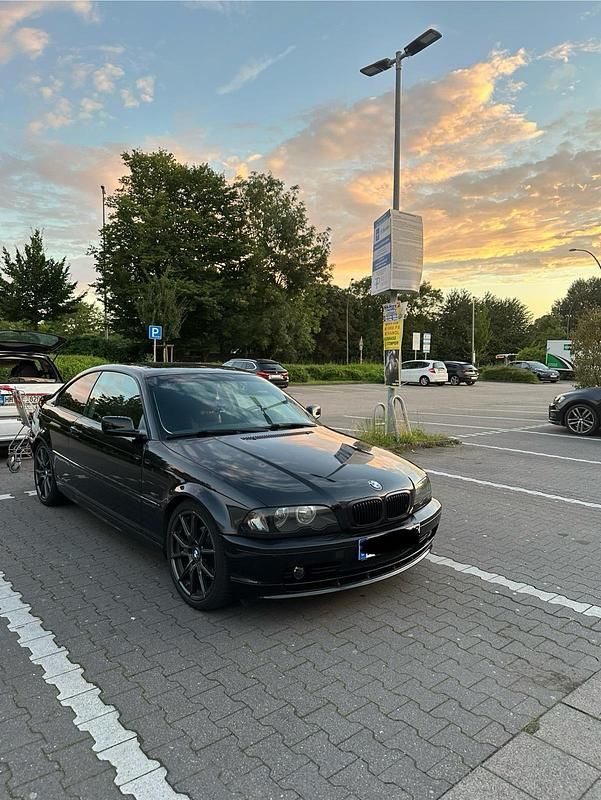 Schwarz Gebraucht 2003 BMW 318 Sport Line Coupé | 2.800 € (Fairer Preis) - Bild 1/4