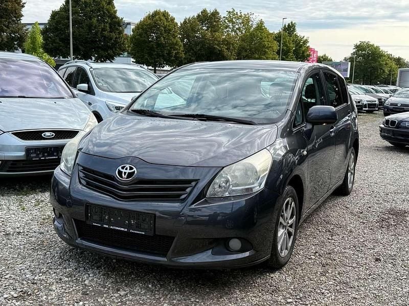 Grau Gebraucht 2012 Toyota Verso Van / Kleinbus | 3.990 € (Superpreis) - Bild 1/4