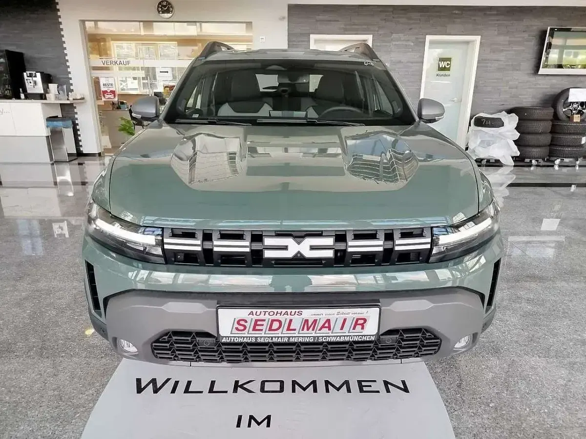 Neu Dacia Duster Journey 154 PS (113 kW) 2026 Zederngrün SUV