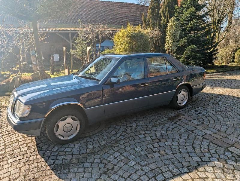Gebraucht Mercedes 200 75 PS (55 kW) 1990 Blau Limousine