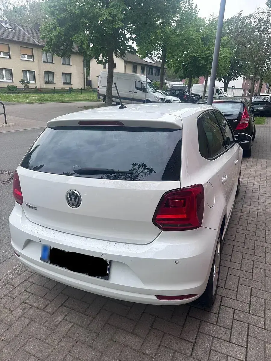 Gebraucht VW Polo LOUNGE 60 PS (44 kW) 2016 Weiß Limousine
