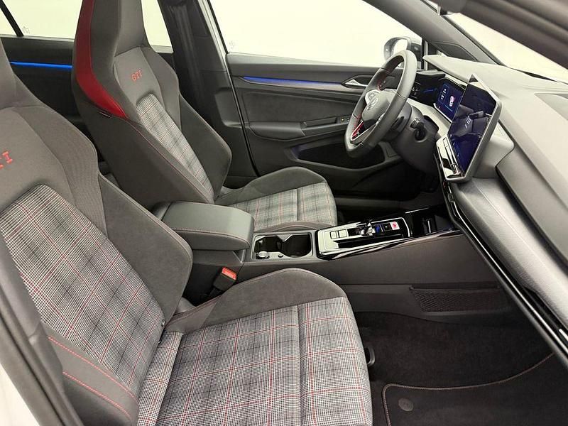 Gebraucht VW Golf VIII GTI 265 PS (194 kW) 2024 Weiß Limousine