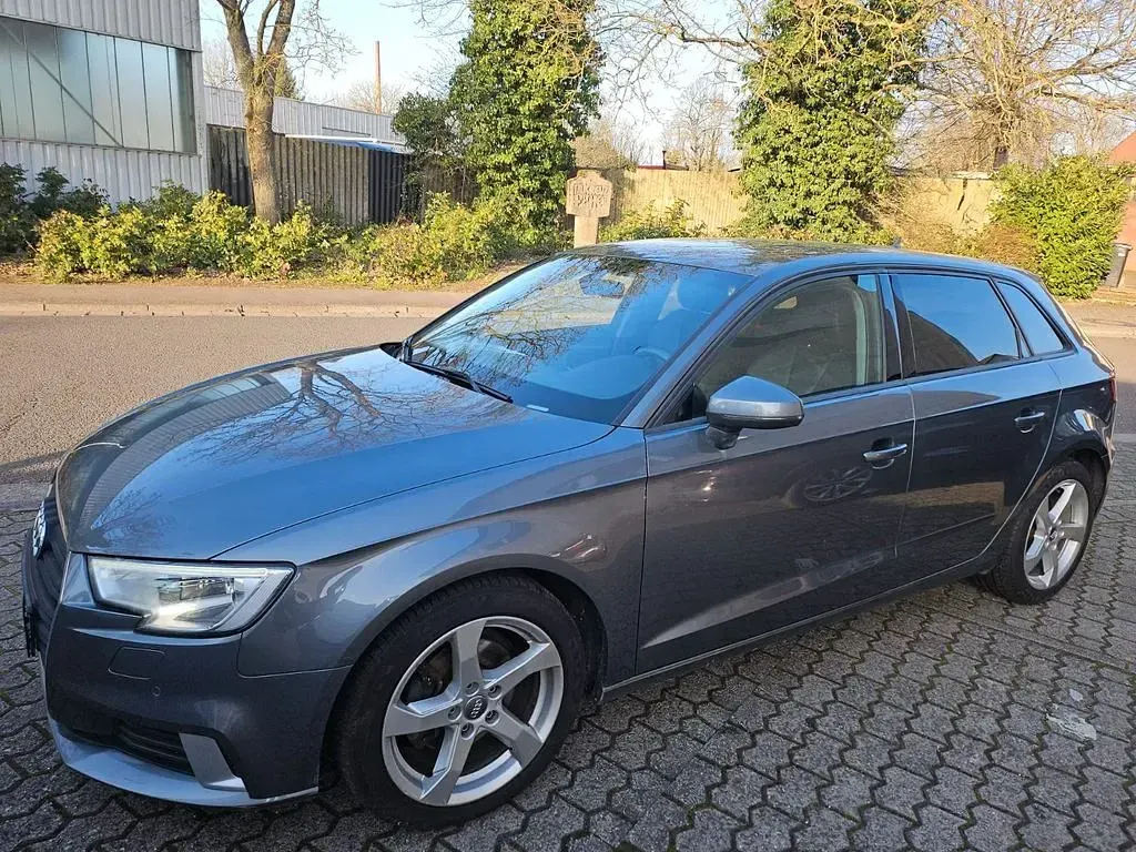 Gebraucht Audi A3 Sport 150 PS (110 kW) 2018 Grau Limousine