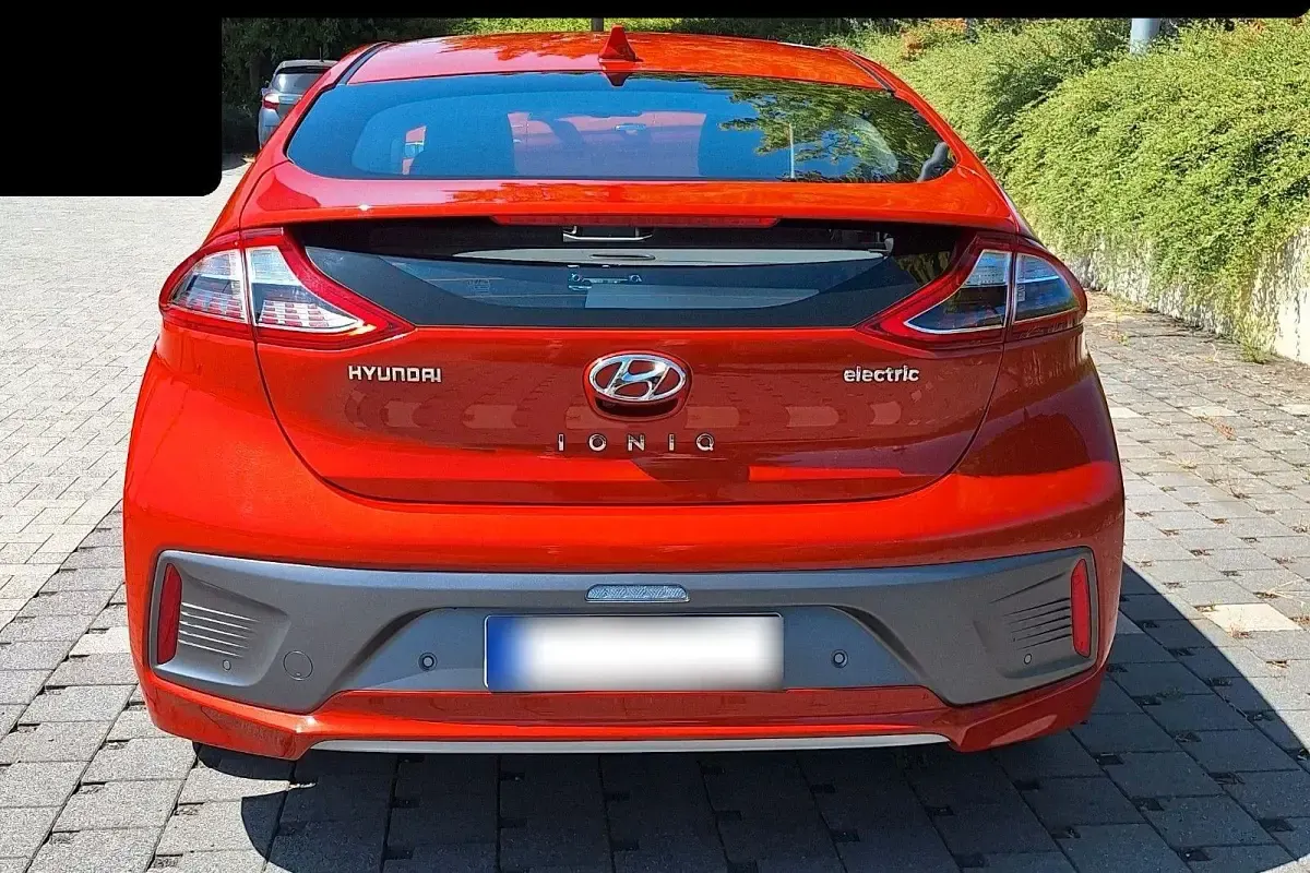 Gebraucht Hyundai Ioniq Premium 88 kW (120 PS) 2018 Orange Kleinwagen