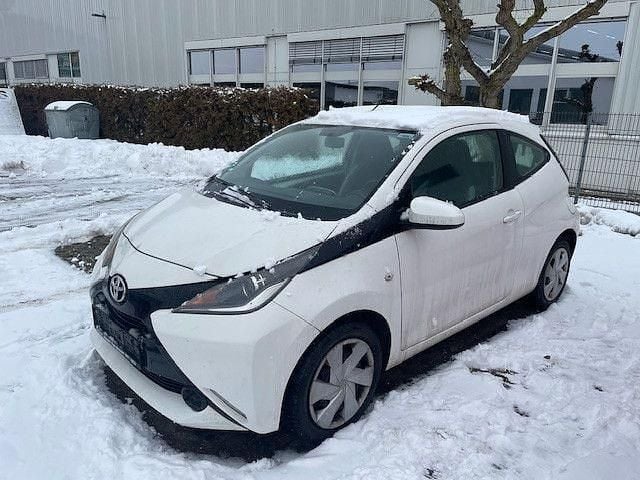 Weiß Gebraucht 2014 Toyota Aygo X-play Kleinwagen | 4.500 € (Guter Preis) - Bild 1/4