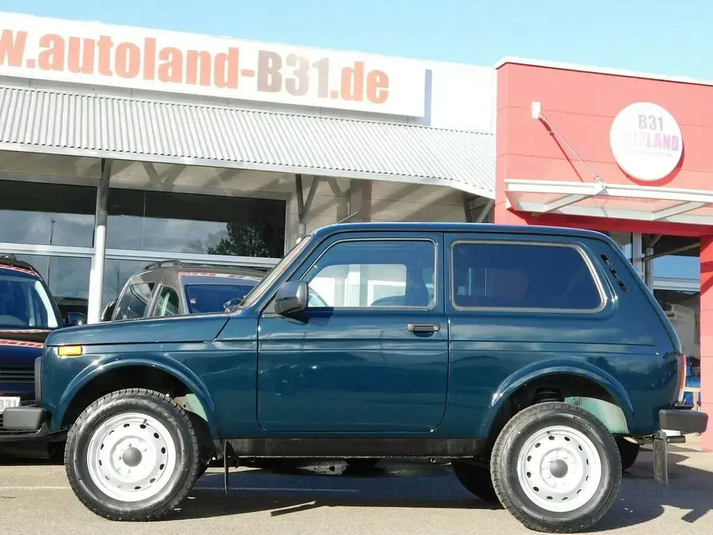 Neu Lada niva 83 PS (61 kW) 2026 Grün SUV