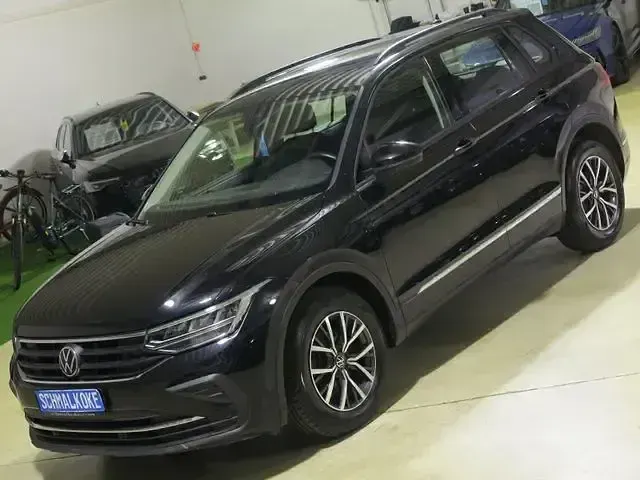 Gebraucht VW Tiguan Life 150 PS (110 kW) 2023 Deep black perleffekt SUV