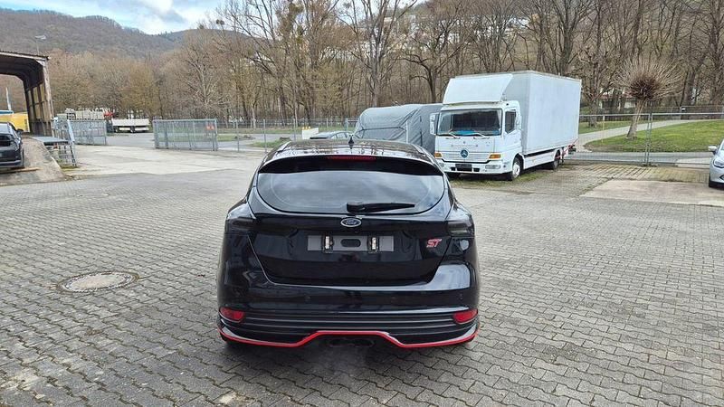 Gebraucht Ford Focus ST 250 PS (183 kW) 2015 Schwarz Limousine