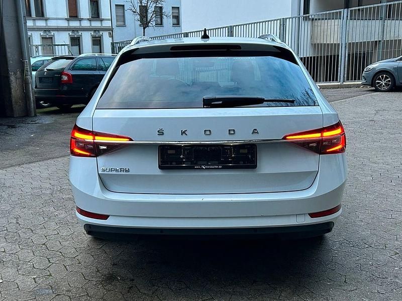 Gebraucht Skoda Superb Style 150 PS (110 kW) 2022 Weiß Kombi