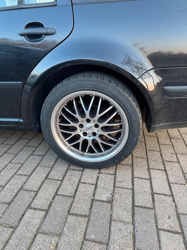 Gebraucht VW Golf IV 75 PS (55 kW) 2005 Schwarz Kleinwagen