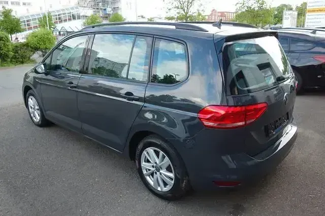 Gebraucht VW Touran Comfortline 150 PS (110 kW) 2022 Grau Van / Kleinbus