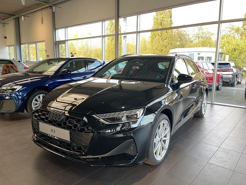 Schwarz Neu 2025 Audi A3 Sportback Advanced Kleinwagen | 39.790 € (Fairer Preis) - Bild 1/4