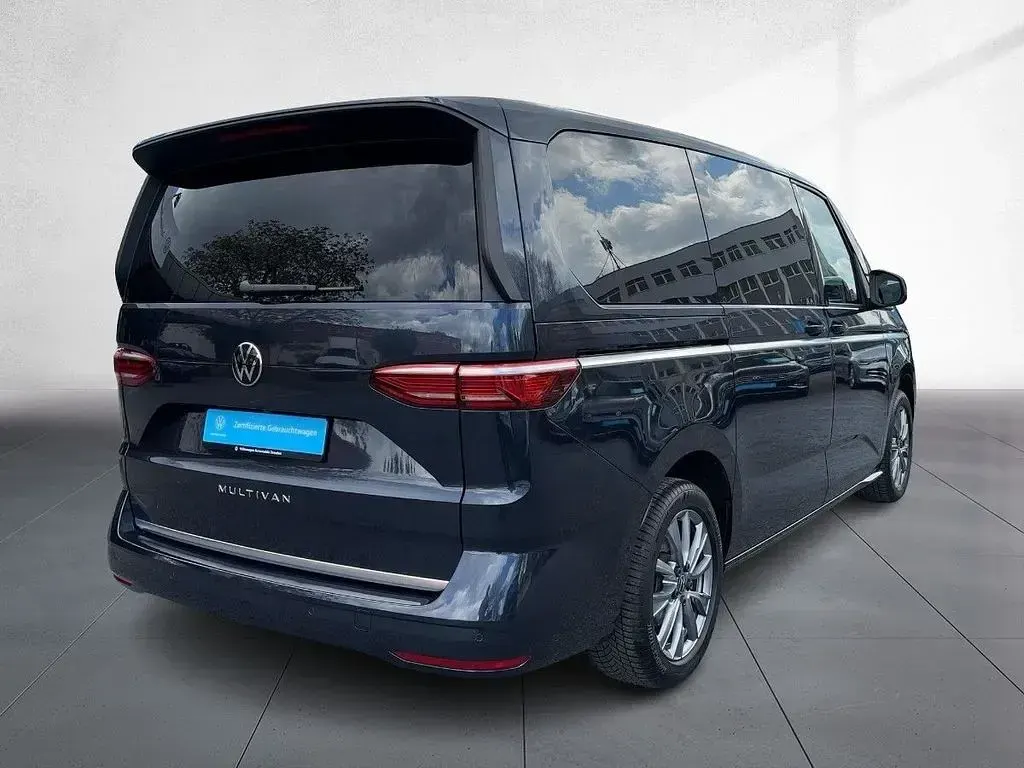 Gebraucht VW Multivan Style 150 PS (110 kW) 2025 Starlight blue metallic Van / Kleinbus
