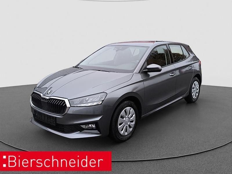 Grau Gebraucht 2023 Skoda Fabia Ambition Limousine | 15.990 € (Fairer Preis) - Bild 1/4