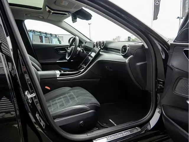Gebraucht Mercedes C200 AMG line 163 PS (119 kW) 2023 Schwarz Kombi