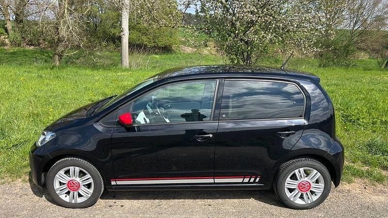 Second-hand VW up! Beats 60 CP (44 kW) 2017 Negru Hatchback