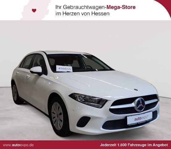 Polarweiß Gebraucht 2019 Mercedes A180 Limousine | 18.189 € (Superpreis) - Bild 1/4