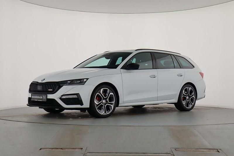 Moonweiss metallic Gebraucht 2021 Skoda Octavia RS Kombi | 30.911 € (Fairer Preis) - Bild 1/4