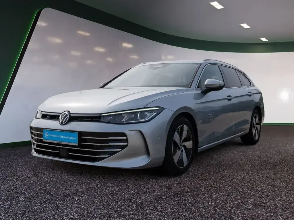 Gebraucht VW Passat Elegance 150 PS (110 kW) 2025 Silber / oyster silver Kombi