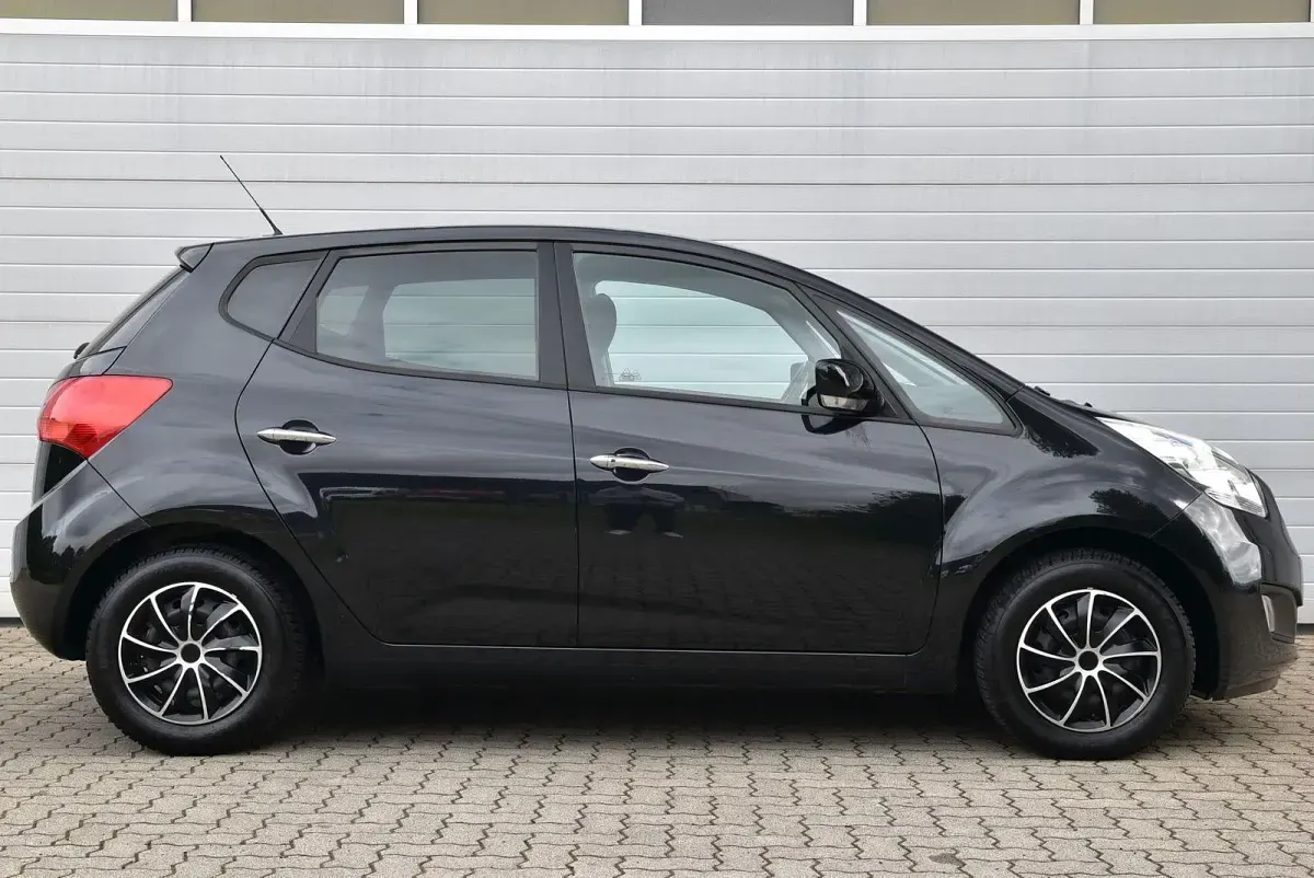 Gebraucht Kia Venga Spirit 125 PS (91 kW) 2015 Schwarz Kleinwagen