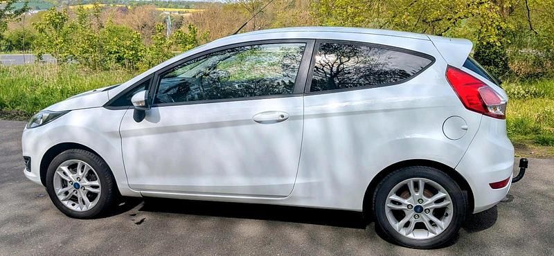 Second-hand Ford Fiesta 82 CP (60 kW) 2014 Alb Hatchback