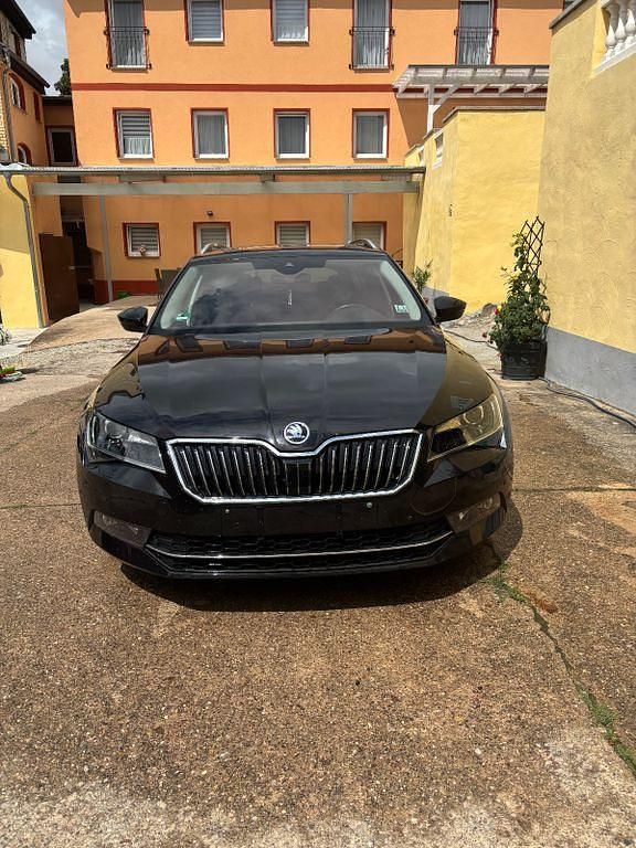 Schwarz Gebraucht 2018 Skoda Superb Active Kombi | 15.000 € (Fairer Preis) - Bild 1/4