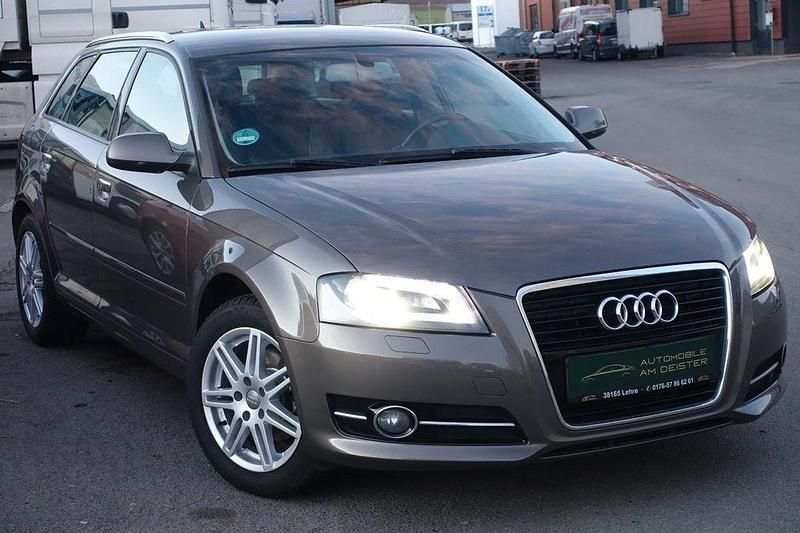 Gebraucht Audi A3 Ambiente 105 PS (77 kW) 2011 Grau Kleinwagen