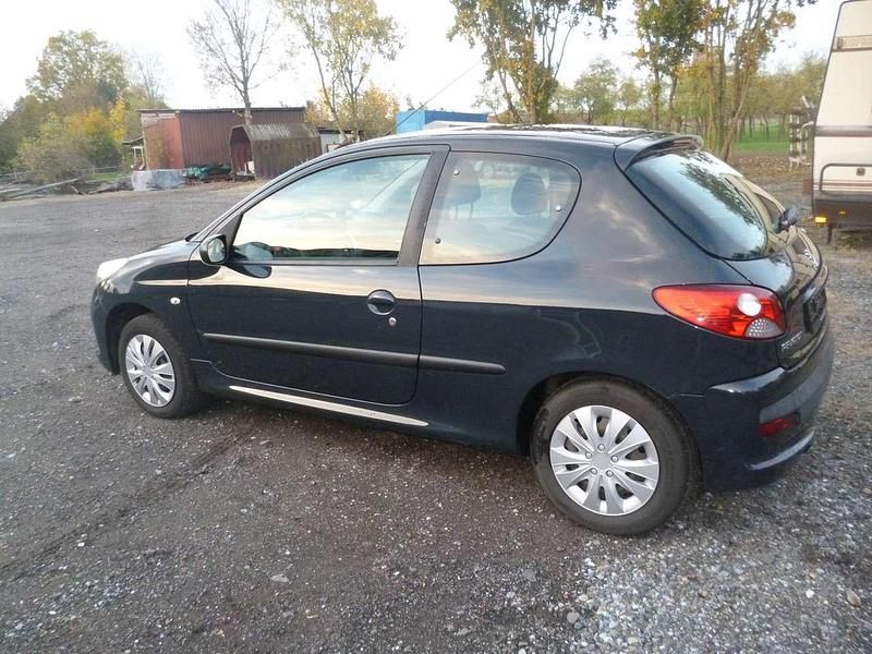 Gebraucht Peugeot 206 60 PS (44 kW) 2009 Grau Limousine