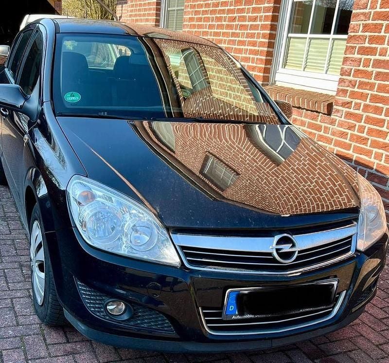 Gebraucht Opel Astra Edition 116 PS (85 kW) 2008 Schwarz Limousine