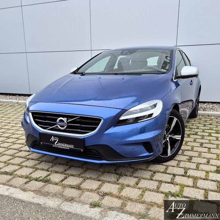 Bursting blue / metallic Gebraucht 2019 Volvo V40 R-Design Kombi | 15.500 € (Fairer Preis) - Bild 1/4