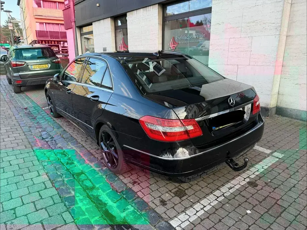 Gebraucht Mercedes E200 190 PS (139 kW) 2011 Schwarz Limousine