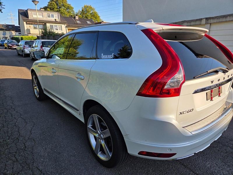 Weiß Gebraucht 2013 Volvo XC60 Summum SUV | 13.500 € (Guter Preis) - Bild 1/4