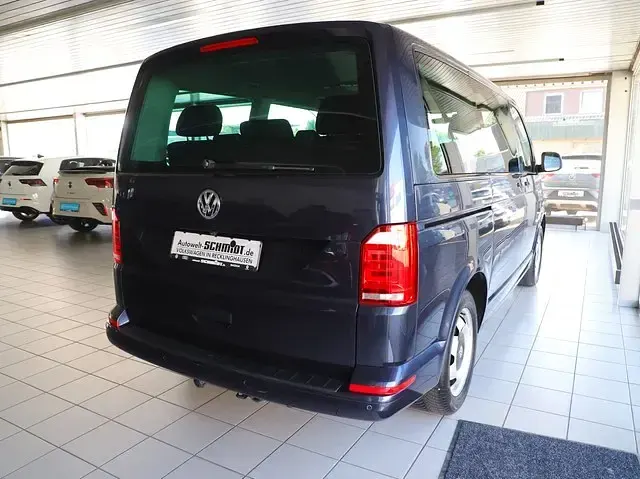 Gebraucht VW Multivan Trendline 150 PS (110 kW) 2018 Starlightbluemetallic Van / Kleinbus